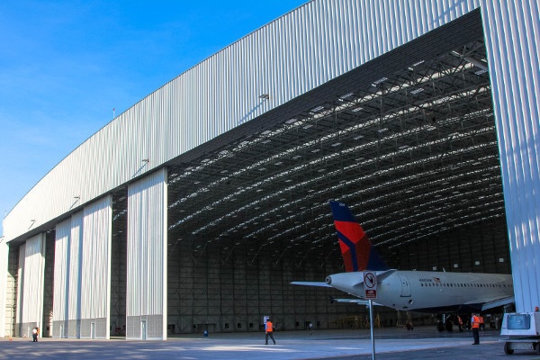 Supervision of AEROMAN's Hangar 5 construction